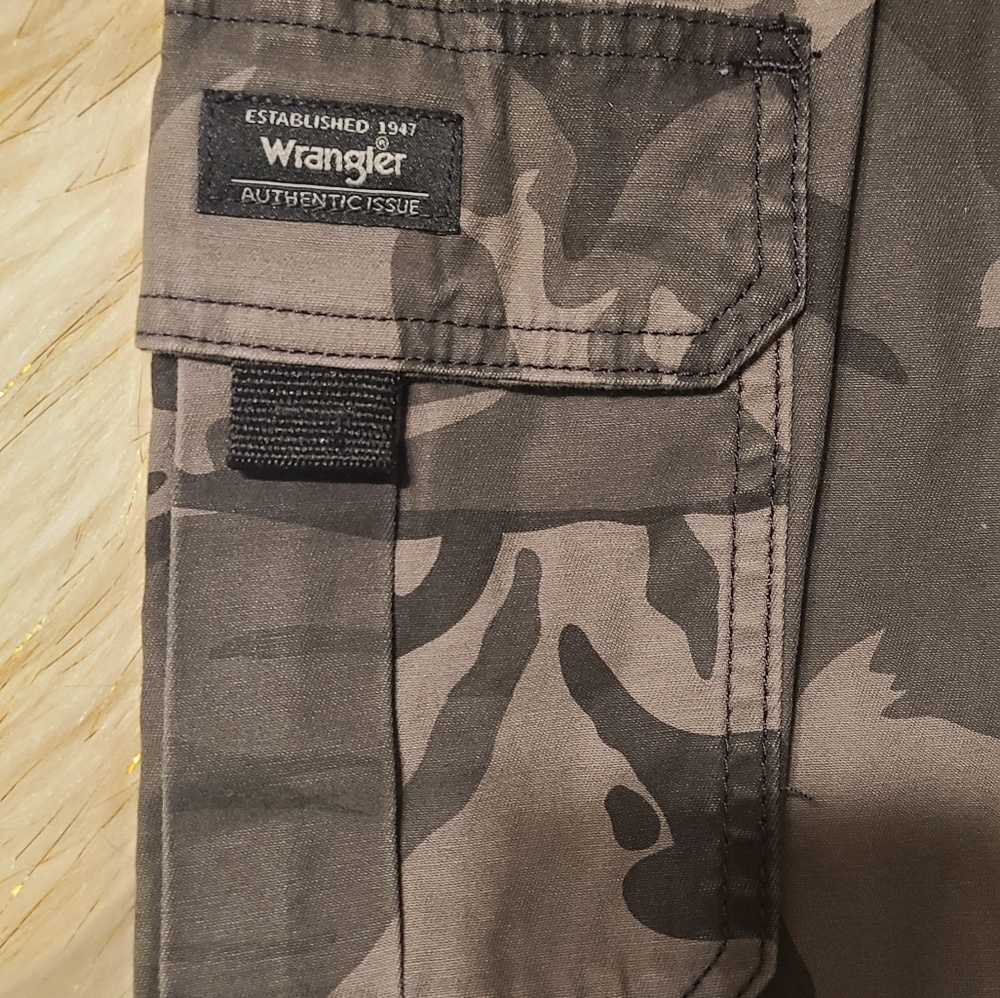 Boys Wrangler Cargo camo pants